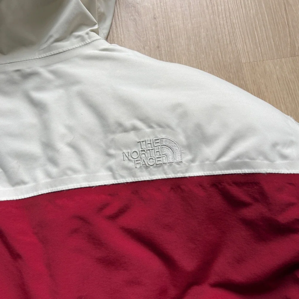 The North Face HyVent Ski Jacket Mens XL Red White Hooded Insulated Winter Coat